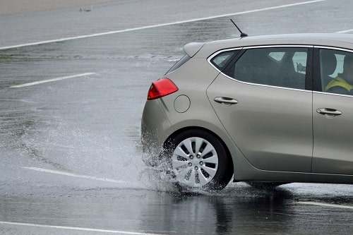 نکات رانندگی ایمن در زمان بروز هیدروپلنینگ